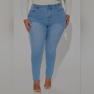 Fashion Nova Curve light wash stretch skinny jeans-16 plus